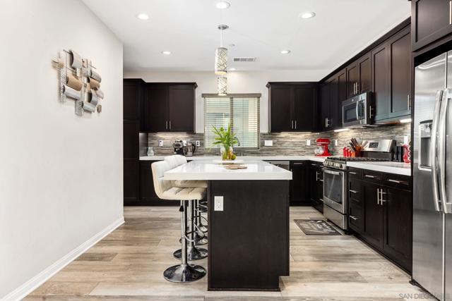 2018 Avenida Artana, Chula Vista CA: https://media.crmls.org/mediaz/d3369ce7-5f51-4383-a81b-362793d7298e.jpg