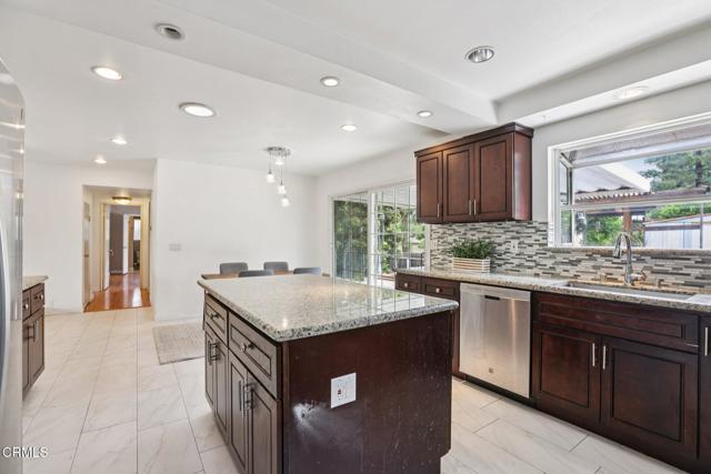 Detail Gallery Image 11 of 39 For 10856 Topeka Dr, Porter Ranch,  CA 91326 - 5 Beds | 4 Baths