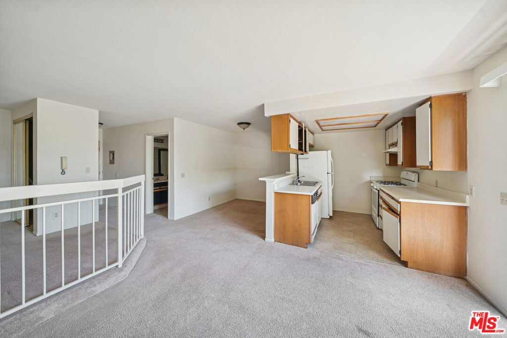 1519 N Martel Avenue #111
