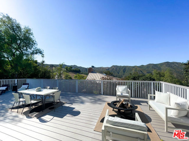 26343 Lockwood Road, Malibu CA: https://media.crmls.org/mediaz/d33767ac-abc0-4683-be01-aaa62758b31b.jpg