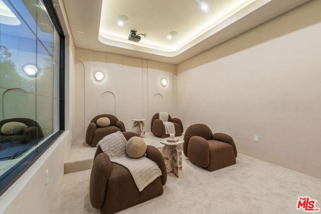 Image 18 of 69 For 11746 Blix Street