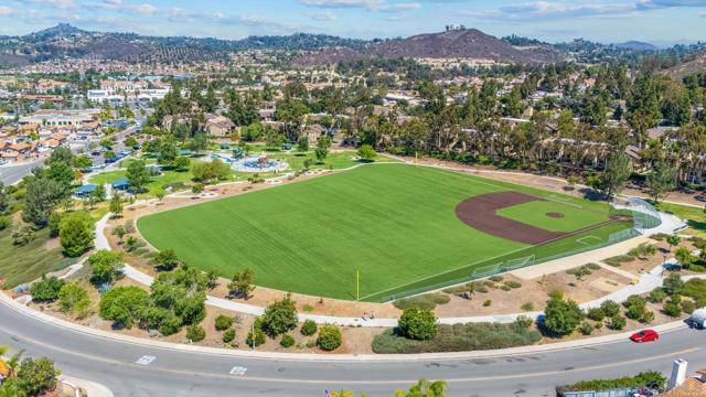 2492 Royal Saint James Dr, El Cajon CA: https://media.crmls.org/mediaz/d338ddec-83d0-4d8a-be30-5f19db76918b.jpg