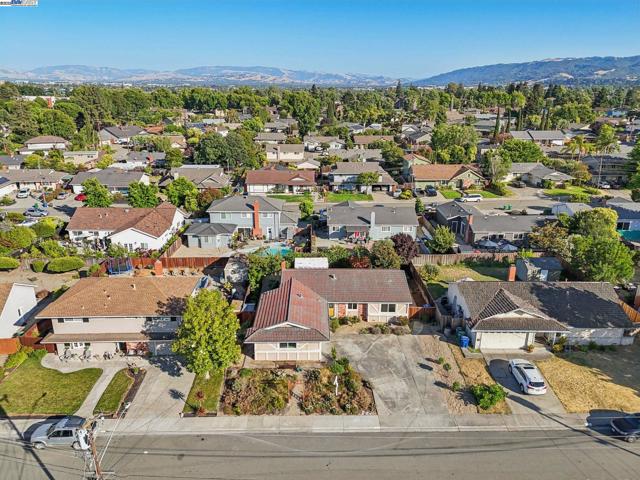 137 Cassandra Pl, San Ramon CA: https://media.crmls.org/mediaz/d338e6f9-7cc6-46a2-8d05-1da7bb96f0f2.jpg