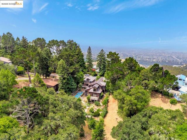 5950 Grizzly Peak Blvd, Oakland CA: https://media.crmls.org/mediaz/d339984b-82ab-4a1c-a614-db50ff64c61e.jpg