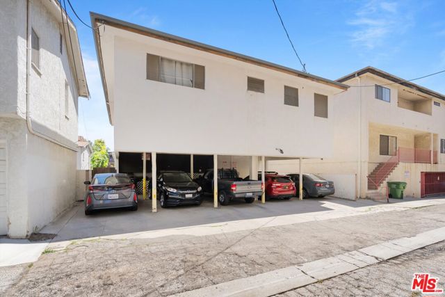 1825 Purdue Avenue, Los Angeles CA: https://media.crmls.org/mediaz/d33a1ed3-f565-4e92-9dbd-1fb2528d8d73.jpg