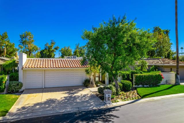 4 Dartmouth Drive, Rancho Mirage CA: https://media.crmls.org/mediaz/d33a3b93-fe85-481d-8e56-22d49c660af9.jpg