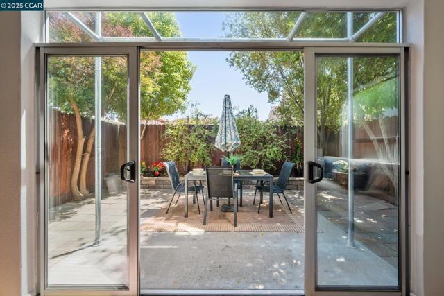 1017 45Th St, Emeryville CA: https://media.crmls.org/mediaz/d33a6bb2-2d41-47fc-99cd-deff4cb4d69c.jpg