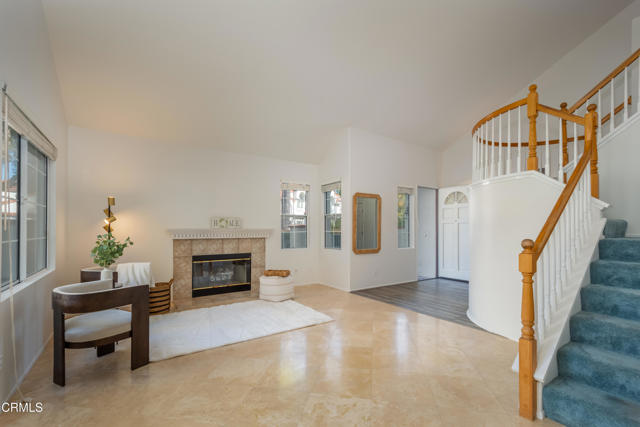 Detail Gallery Image 3 of 37 For 279 Camino Toluca, Camarillo,  CA 93010 - 3 Beds | 3 Baths