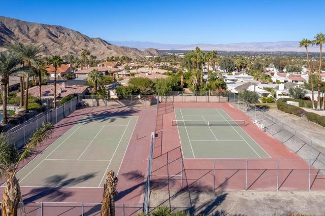 72690 Yucca Court, Palm Desert CA: https://media.crmls.org/mediaz/d33b14ca-7af4-46a3-b5ea-95e4d527f2bc.jpg