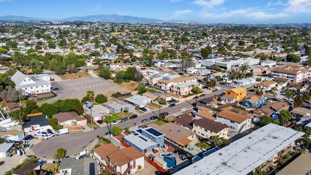 434 Del Mar Ct, Chula Vista CA: https://media.crmls.org/mediaz/d33b997a-d8db-4b22-9b56-8aedeae98347.jpg