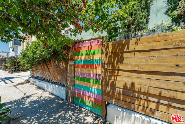 4307 Burns Avenue, Los Angeles CA: https://media.crmls.org/mediaz/d33b99e6-7516-4d7a-87af-cef1d12790da.jpg