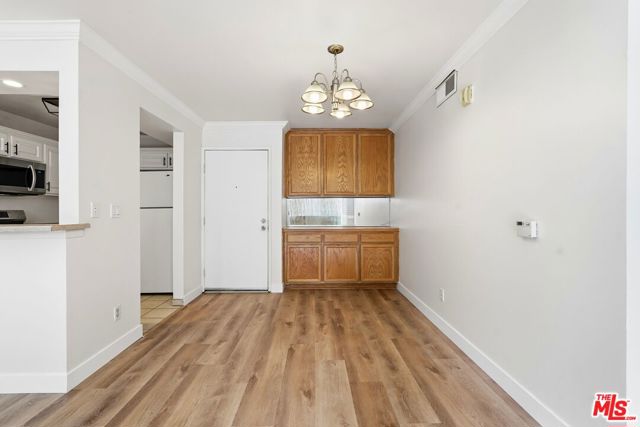 5325 Newcastle Avenue, 342 photo 6
