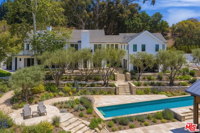 937 & 935 Las Lomas Avenue, Pacific Palisades CA: https://media.crmls.org/mediaz/d33cd9b5-c022-42ef-afaf-f5c8cb7ffc3c.jpg