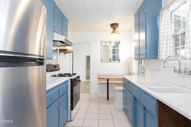 Detail Gallery Image 13 of 25 For 14157 Gruen St, Los Angeles,  CA 91331 - 3 Beds | 2 Baths