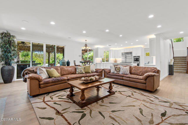 213 Heath Meadow Court, Simi Valley CA: https://media.crmls.org/mediaz/d33d5dd5-a26e-4efd-bd18-a191afbefb2e.jpg
