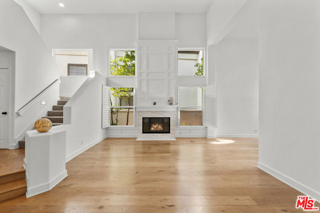 4370 Park Monte Nord, Calabasas CA: https://media.crmls.org/mediaz/d33d7efa-3fcb-436e-8474-926eebde7604.jpg