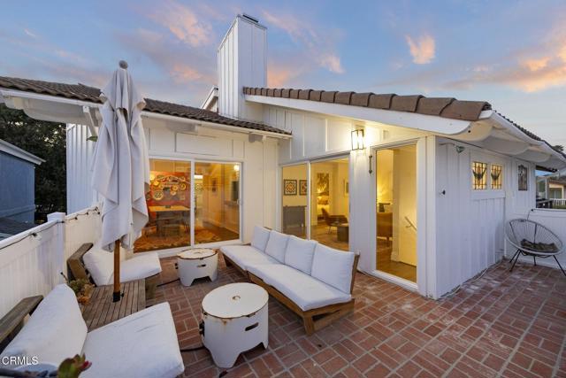 999 Waterbury Lane, Ventura CA: https://media.crmls.org/mediaz/d33d8ae6-2ede-4827-80a8-8f4c0a1689a4.jpg