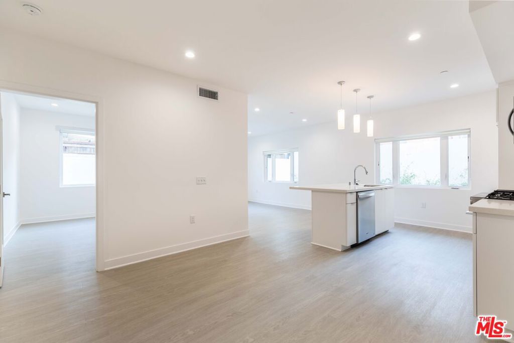 843 Wilcox Avenue #102