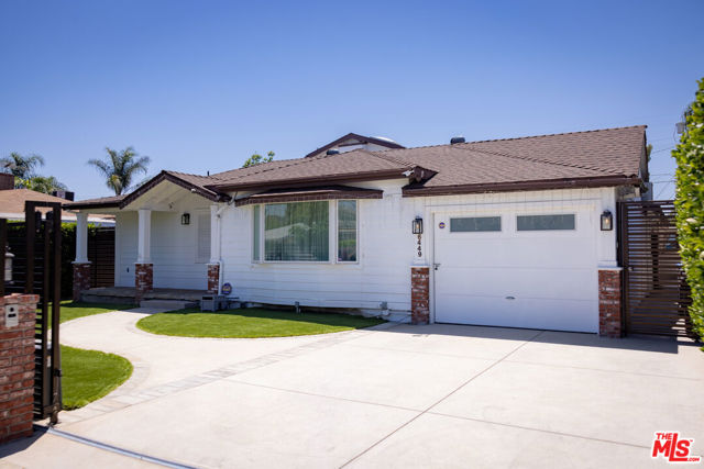 6449 Radford Avenue, North Hollywood CA: https://media.crmls.org/mediaz/d33dacea-4a93-4709-8ee9-c7fbefcd30fe.jpg