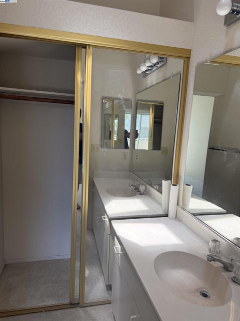 132 Crosswind Court, Hercules CA: https://media.crmls.org/mediaz/d33dc165-cb43-4bc8-9afd-6735cf1c4dc6.jpg