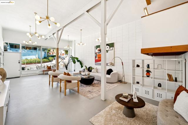 2760 Park Blvd, Oakland CA: https://media.crmls.org/mediaz/d33f019f-d0ea-41cb-ba1a-8c6a1f28f385.jpg