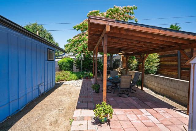 620 Sunset Drive, Vista CA: https://media.crmls.org/mediaz/d33f1776-c935-4d1a-a7bb-9644b4386497.jpg