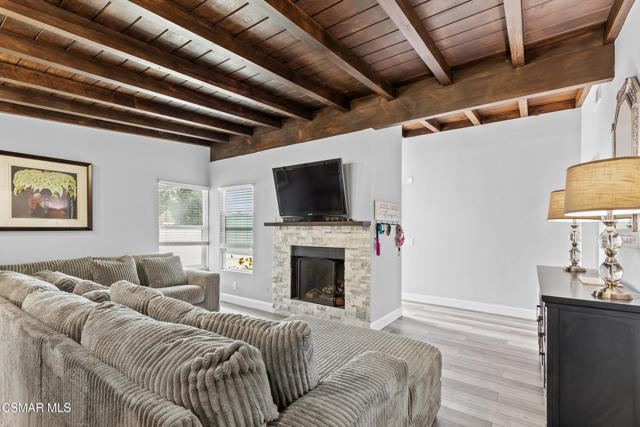 431 Palm Drive, Oxnard CA: https://media.crmls.org/mediaz/d33f1d2f-0094-40b0-a018-45ada3b14046.jpg