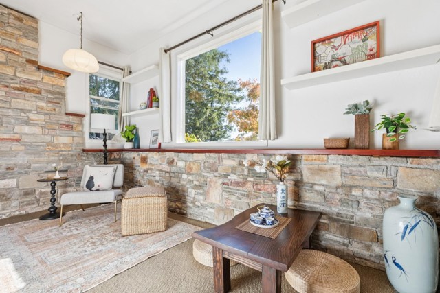 28 Marina Court Dr, San Rafael CA: https://media.crmls.org/mediaz/d33f4afd-022c-4953-af6a-19692f5ba0ed.jpg