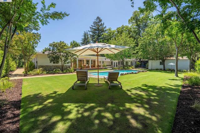 55 Cora Ct, Walnut Creek CA: https://media.crmls.org/mediaz/d33f5d41-00bd-4d5b-8624-ddea97abc433.jpg
