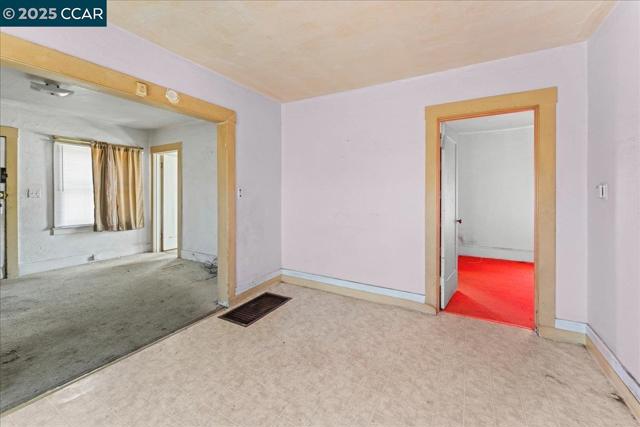 1229 55Th St, Emeryville CA: https://media.crmls.org/mediaz/d33f8a5c-fa6b-4793-901c-69b3aefa3579.jpg
