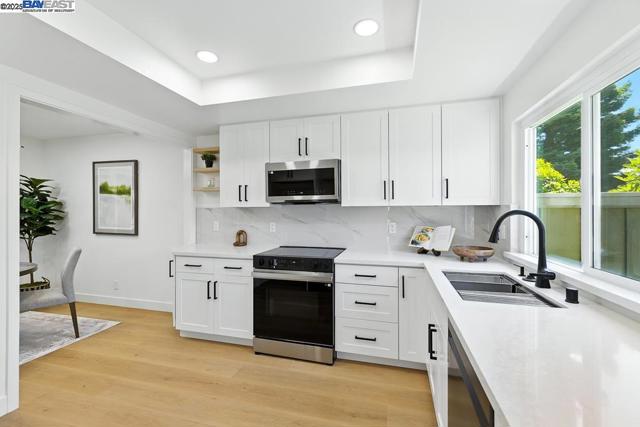 739 Aries Ln, Foster City CA: https://media.crmls.org/mediaz/d33feab2-6811-4a01-887f-89f1775affd6.jpg