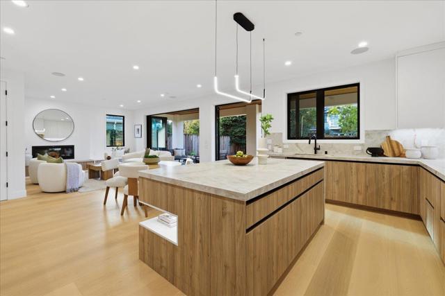 852 La Para Avenue, Palo Alto CA: https://media.crmls.org/mediaz/d3401a72-49fd-4354-bb6c-31cee42d2ee0.jpg