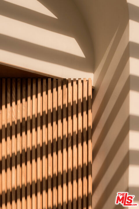 https://media.crmls.org/mediaz/d3401b6c-9329-4bc8-aad9-cc51f99cf91f.jpg?preset=X-Large