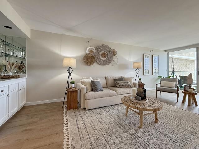 Detail Gallery Image 4 of 29 For 1820 Avenida Del Mundo #306,  Coronado,  CA 92118 - 1 Beds | 1/1 Baths