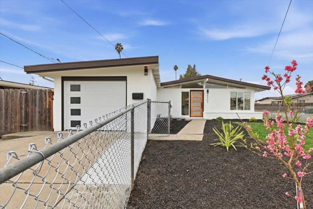 27707 La Porte Ave, Hayward CA: https://media.crmls.org/mediaz/d3412641-8606-4bcf-adf7-186f68c38b53.jpg