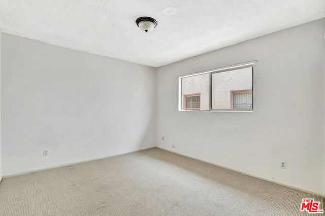4412 Lockwood Avenue, Los Angeles CA: https://media.crmls.org/mediaz/d3415123-97af-4a03-9886-432ad54afaea.jpg