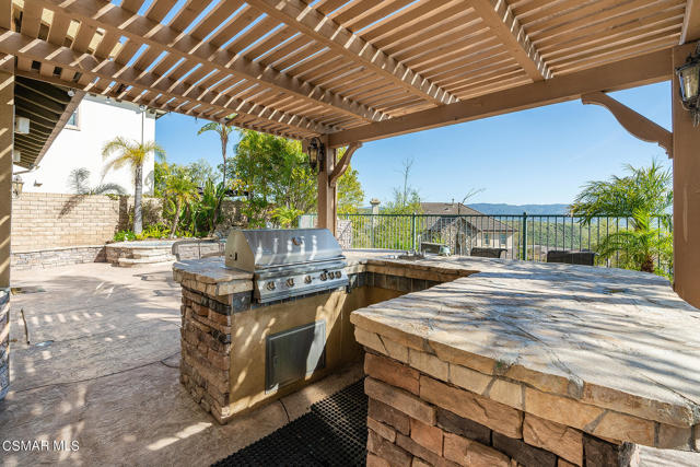 1728 Bluesage Court, Simi Valley CA: https://media.crmls.org/mediaz/d3416746-cc05-4190-a35d-c2840279fb82.jpg