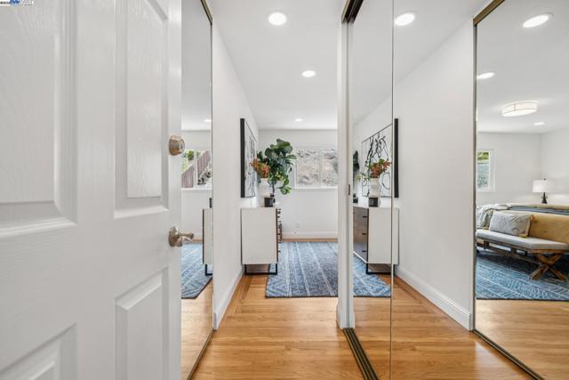 598 CRESTMONT DRIVE, Oakland CA: https://media.crmls.org/mediaz/d341dda7-9e00-4df1-88ef-6f6f05aeba5e.jpg