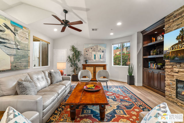 226 Canyon Circle, Palm Springs CA: https://media.crmls.org/mediaz/d3429590-d2fa-4acb-9924-20ea51350276.jpg