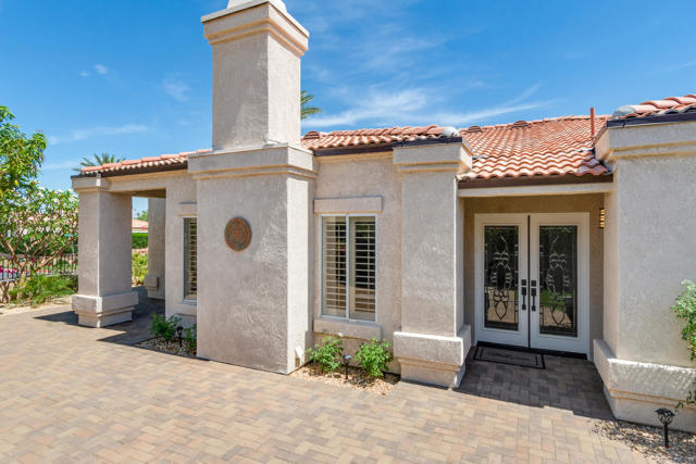 48245 Calle Floristas, La Quinta CA: https://media.crmls.org/mediaz/d342ac98-b2da-4e61-ac67-5a245fa0fb19.jpg