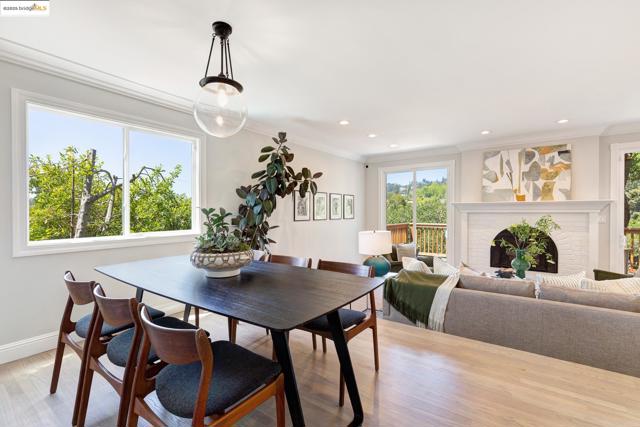 2 Cavendish Ln, Piedmont CA: https://media.crmls.org/mediaz/d3433543-a240-4acc-8bcd-f42fa8581985.jpg