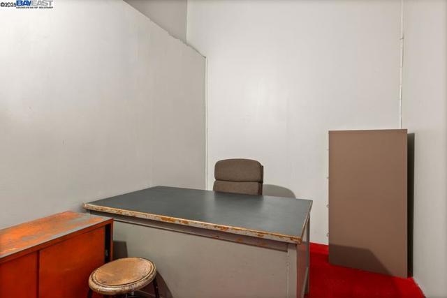 3003 School St, Oakland CA: https://media.crmls.org/mediaz/d3438e54-5947-460d-8c49-c93c3c9773e1.jpg