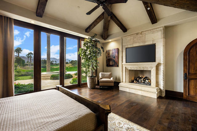 Image 28 of 102 For 52977 Via Dona