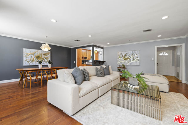 8136 Genesta Avenue, Lake Balboa CA: https://media.crmls.org/mediaz/d34454aa-66c9-4387-a374-027252c0cb79.jpg