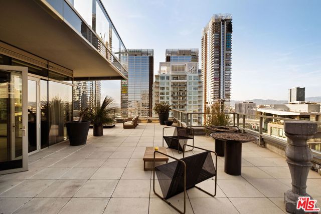 1155 S Grand Avenue, Los Angeles CA: https://media.crmls.org/mediaz/d3448e23-93ad-4e51-9437-5b51275c1338.jpg