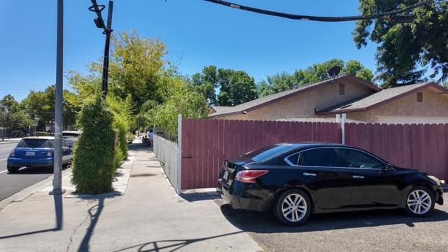 202 California Avenue, Modesto CA: https://media.crmls.org/mediaz/d344deb2-075e-40ff-a9cf-355c274c145c.jpg