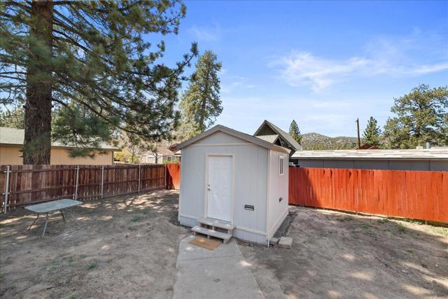 773 W Aeroplane Boulevard, Big Bear CA: https://media.crmls.org/mediaz/d34554e2-e56b-4481-a142-ff18dd75a56d.jpg
