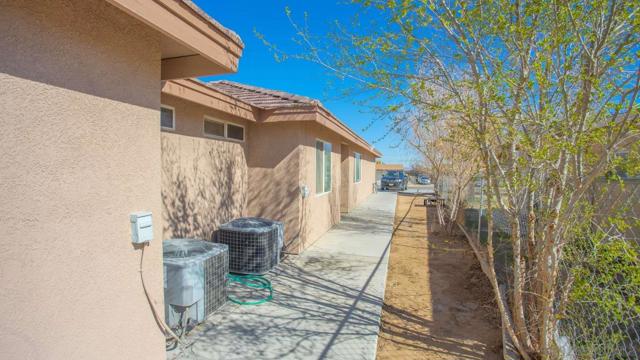 16475 Vine St, Hesperia, California 92345, ,Multi-Family,For Sale,Vine St,240025582SD