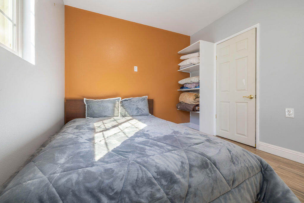 https://media.crmls.org/mediaz/d345aea2-cd7b-43a8-a571-aaca4f2455d4.jpg?preset=X-Large