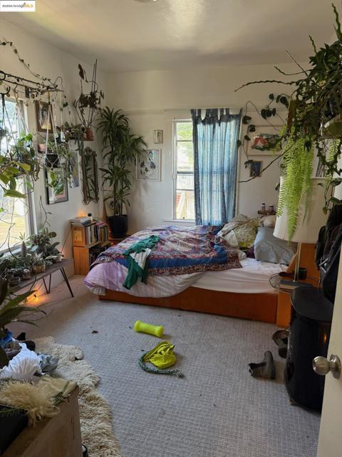 2542 Filbert St, Oakland CA: https://media.crmls.org/mediaz/d345d20e-8318-4c53-9fed-1b63a1e406c9.jpg